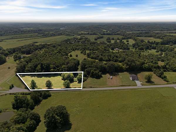 2 Acres of Residential Land for Sale in Woodlawn, Tennessee