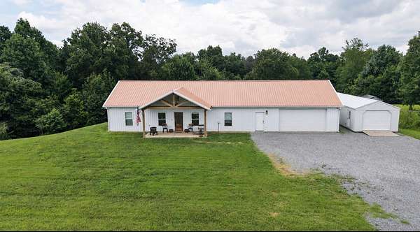 13.6 Acres of Land with Home for Sale in Lafayette, Tennessee