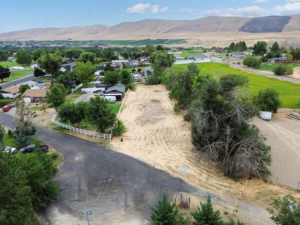 0.65 Acres of Residential Land for Sale in Benton City, Washington