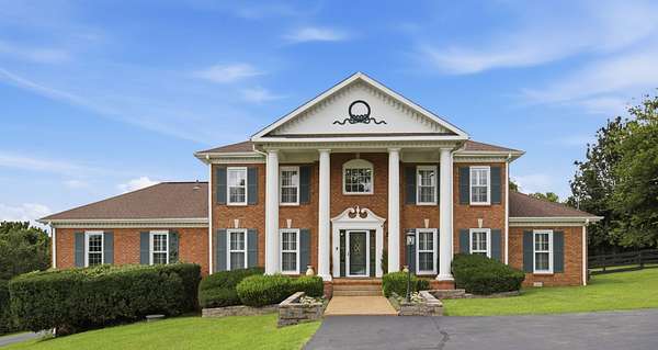 2.42 Acres of Land with Home for Sale in Brentwood, Tennessee