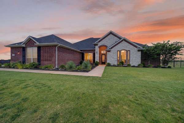 2.31 Acres of Land with Home for Sale in Farmersville, Texas