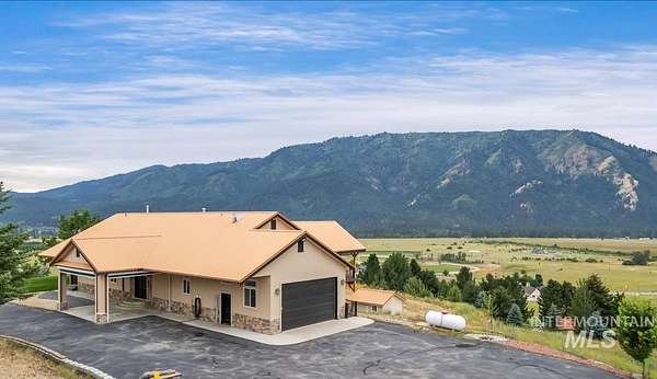 2.58 Acres of Land with Home for Sale in Garden Valley, Idaho