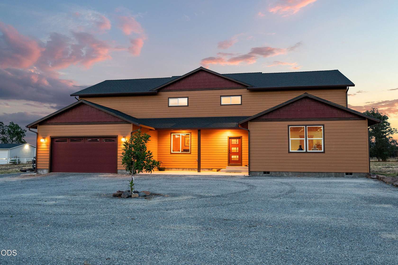 5 Acres of Land with Home for Sale in Medford, Oregon