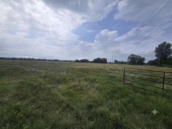 10.8 Acres of Land for Sale in Kemp, Texas