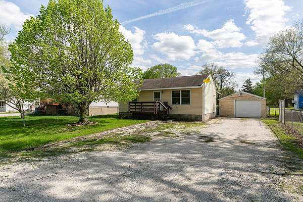 2.5 Acres of Land with Home for Sale in East Moline, Illinois