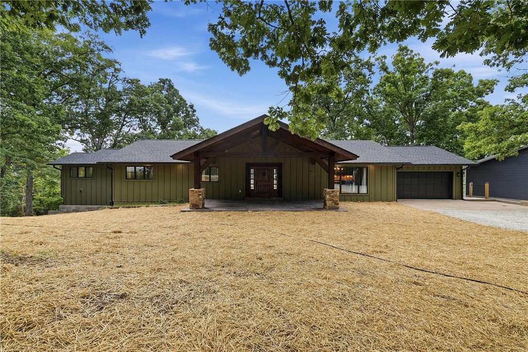 1.64 Acres of Land with Home for Sale in Eureka Springs, Arkansas