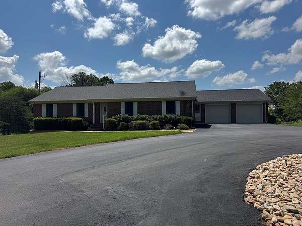 9.6 Acres of Land with Home for Sale in Appomattox, Virginia