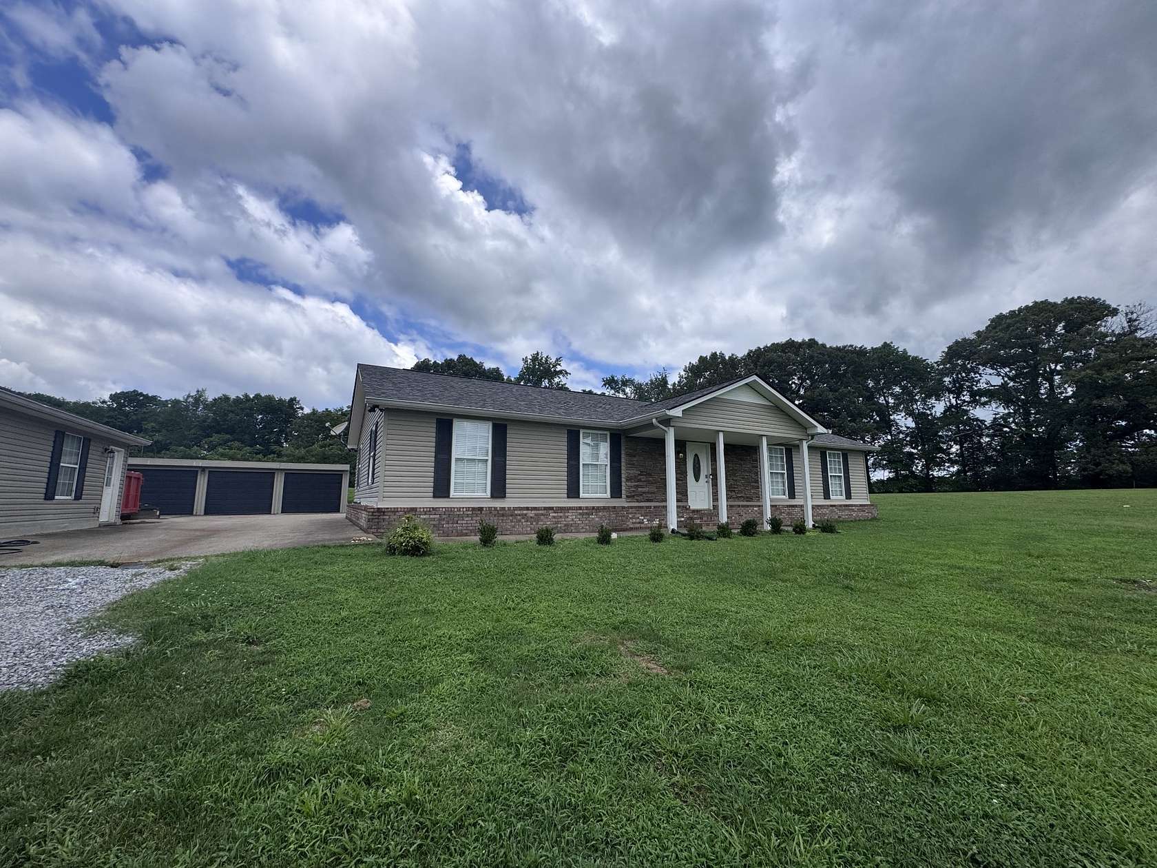 2.8 Acres of Land with Home for Lease in Clarksville, Tennessee