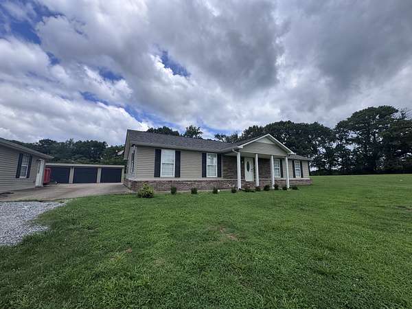 2.8 Acres of Land with Home for Lease in Clarksville, Tennessee