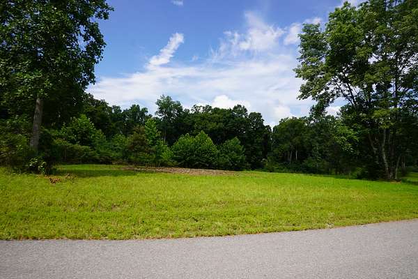 5 Acres of Land for Sale in Indian Mound, Tennessee