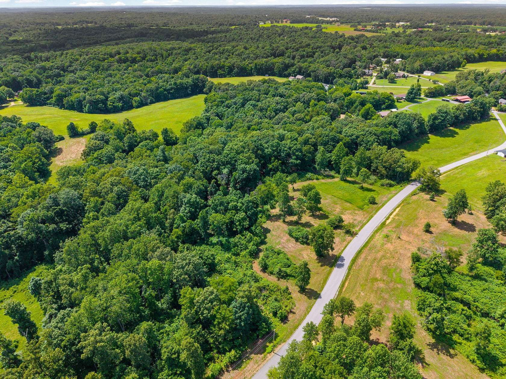5 Acres of Land for Sale in Indian Mound, Tennessee
