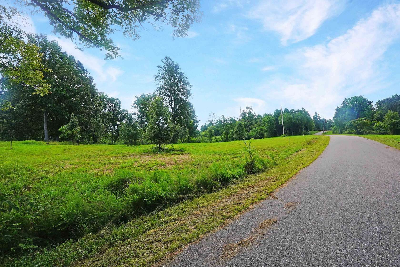 5 Acres of Land for Sale in Indian Mound, Tennessee