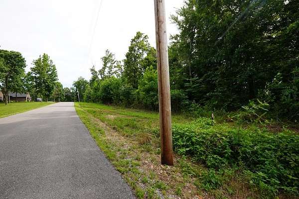 5 Acres of Residential Land for Sale in Indian Mound, Tennessee