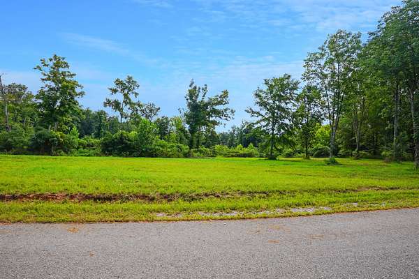 5.37 Acres of Residential Land for Sale in Indian Mound, Tennessee