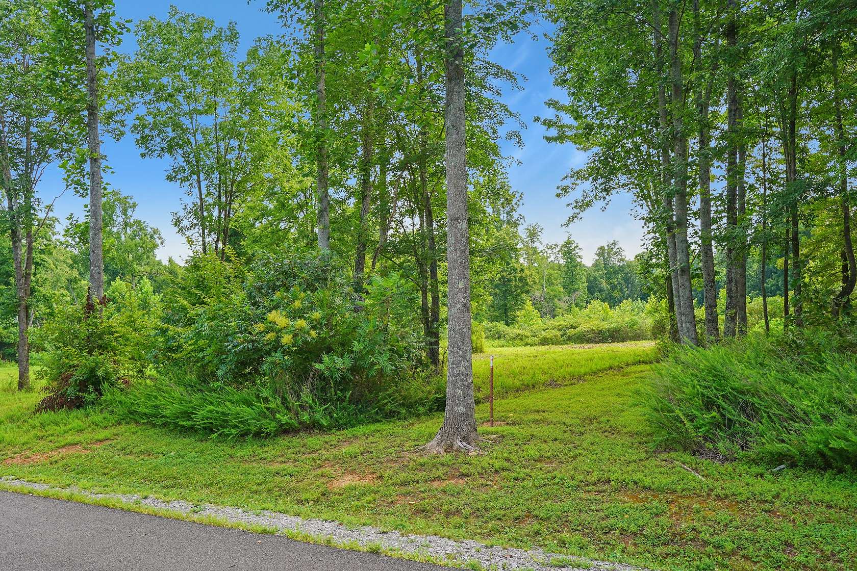 5.1 Acres of Residential Land for Sale in Indian Mound, Tennessee