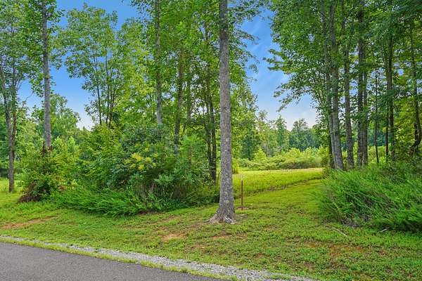 5.1 Acres of Residential Land for Sale in Indian Mound, Tennessee