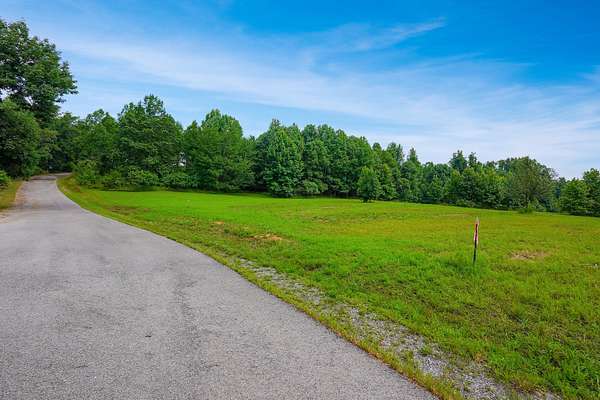 5 Acres of Residential Land for Sale in Indian Mound, Tennessee