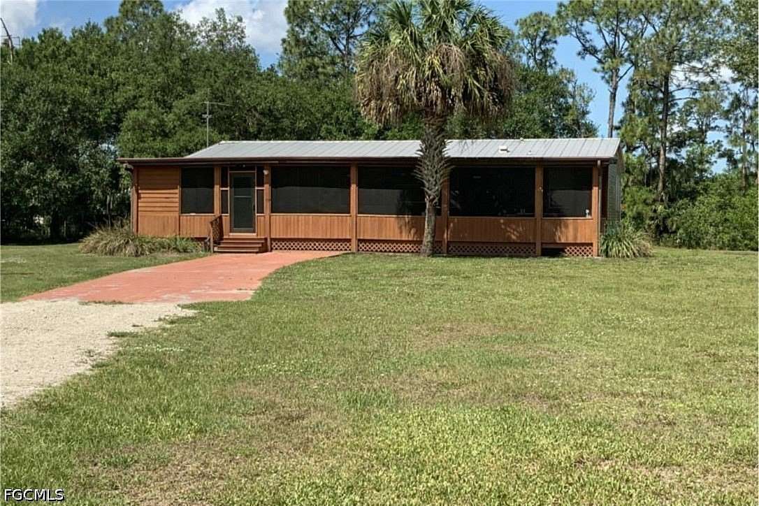 2.5 Acres of Land with Home for Lease in Felda, Florida