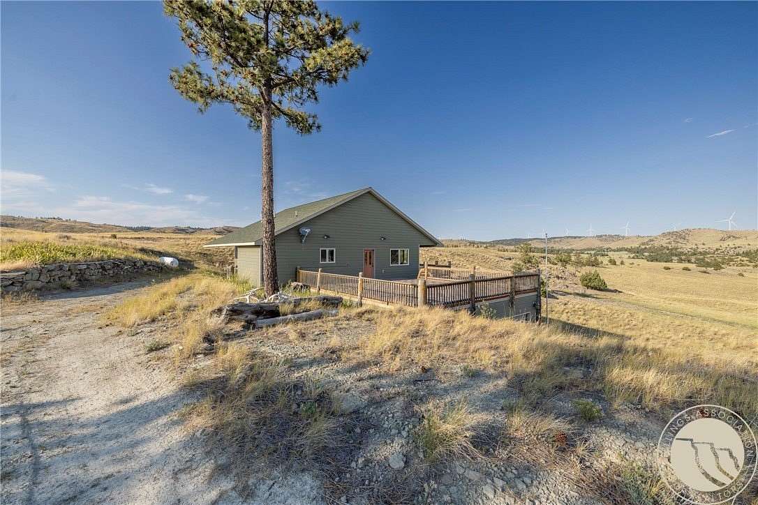 960 Acres of Land with Home for Sale in Reed Point, Montana