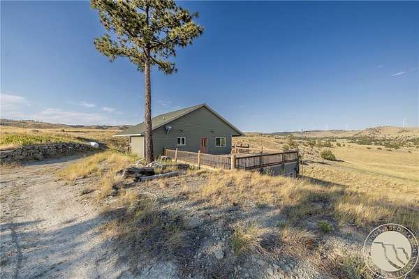 960 Acres of Land with Home for Sale in Reed Point, Montana