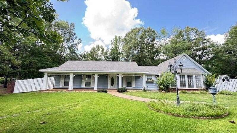 4 Acres of Land with Home for Sale in Thaxton, Mississippi