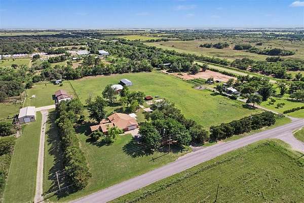 8.5 Acres of Land with Home for Sale in Sayre, Oklahoma
