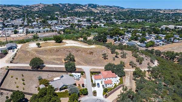5.58 Acres of Land for Sale in Paso Robles, California