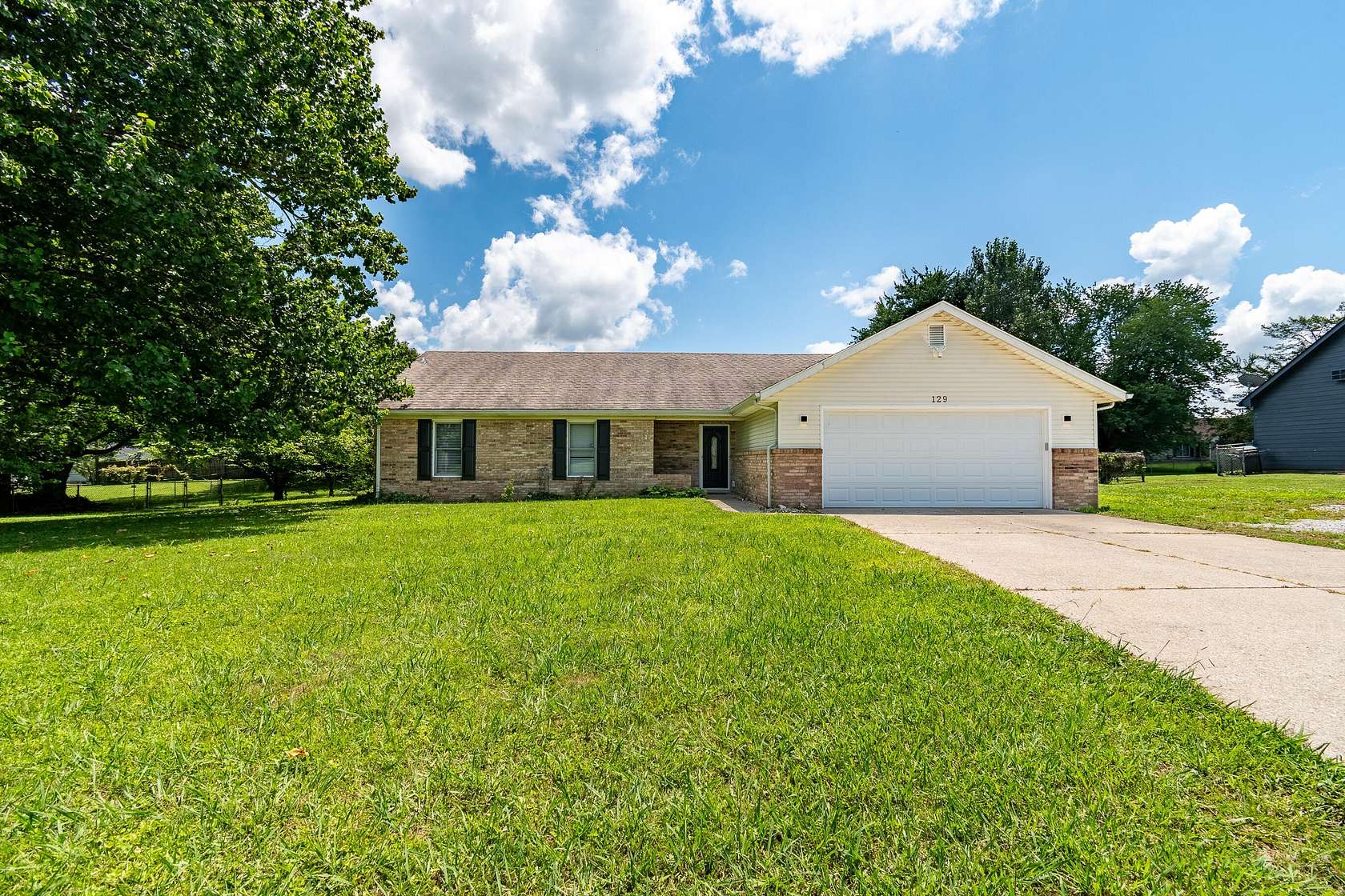 1.5 Acres of Land with Home for Sale in Somerset, Kentucky
