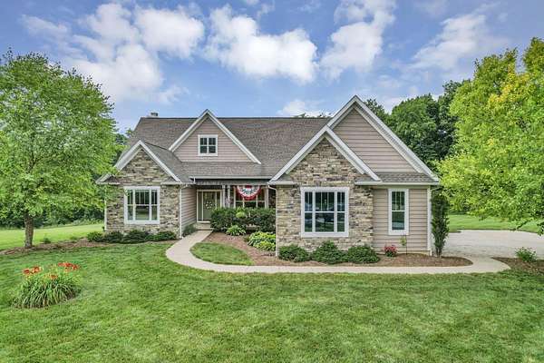 4.1 Acres of Land with Home for Sale in Johnstown, Ohio
