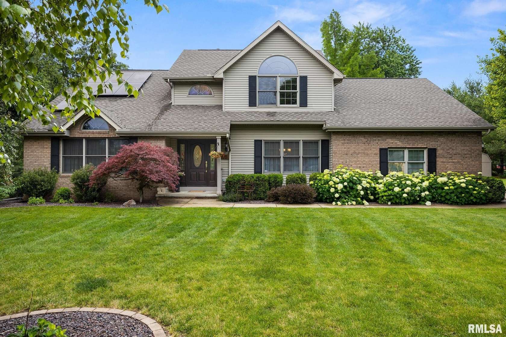 2.15 Acres of Land with Home for Sale in Washington, Illinois