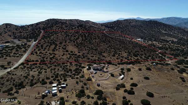 39.9 Acres of Agricultural & Residential Land for Sale in Acton, California