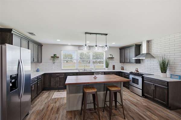 3 Acres of Land with Home for Sale in Fort Worth, Texas