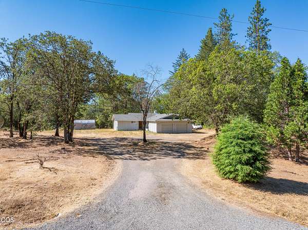 2.53 Acres of Land with Home for Sale in Grants Pass, Oregon