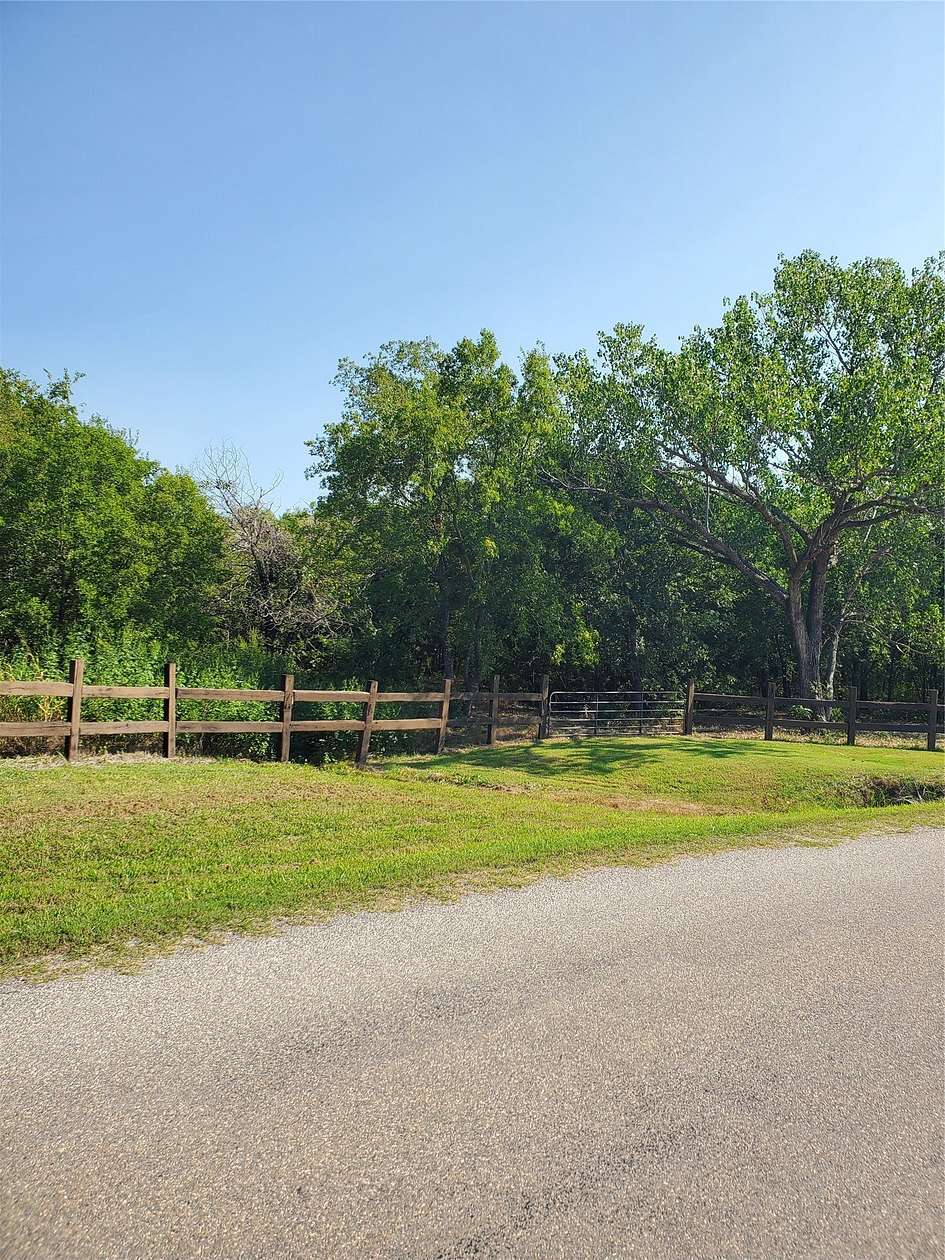31.5 Acres of Land for Sale in Pottsboro, Texas