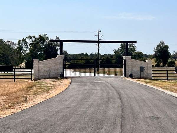7.3 Acres of Land for Sale in Fairfield, Texas