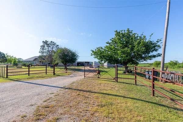 5.1 Acres of Land with Home for Sale in Clyde, Texas
