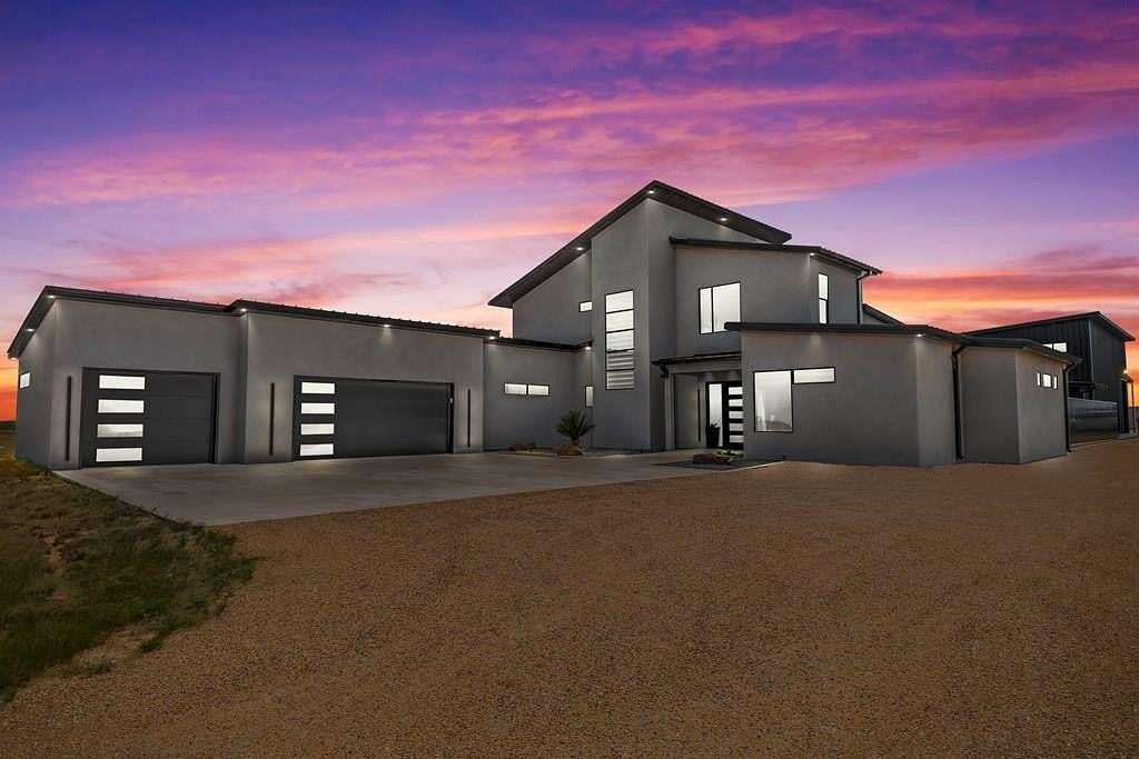 15.8 Acres of Land with Home for Sale in Seminole, Texas