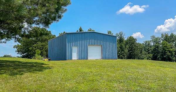 6 Acres of Residential Land for Sale in Lawrenceburg, Tennessee