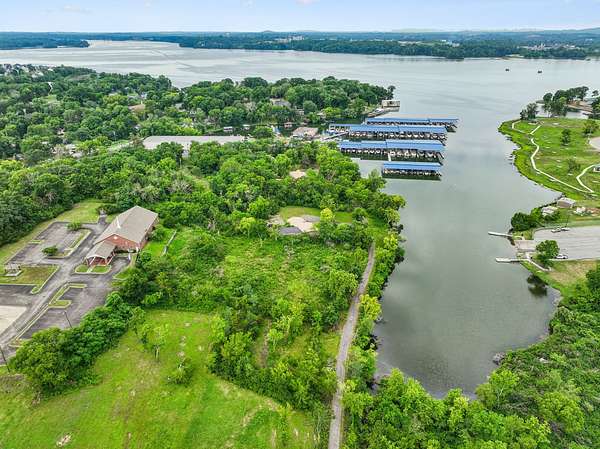 0.95 Acres of Residential Land for Sale in Hendersonville, Tennessee