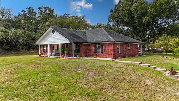 4.5 Acres of Land with Home for Sale in Buffalo, Texas