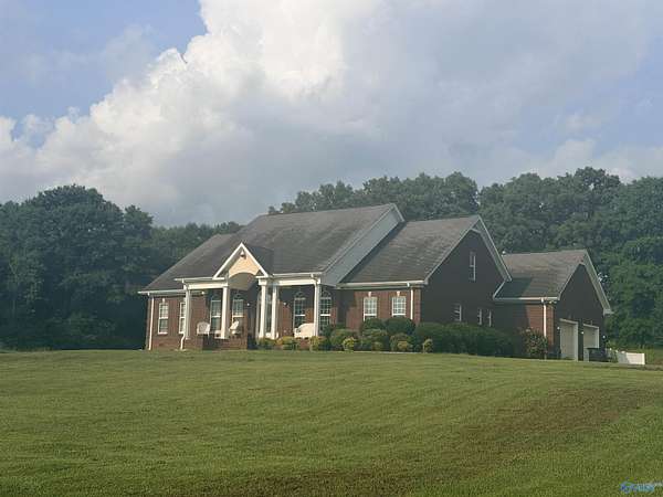 5 Acres of Land with Home for Lease in Moulton, Alabama