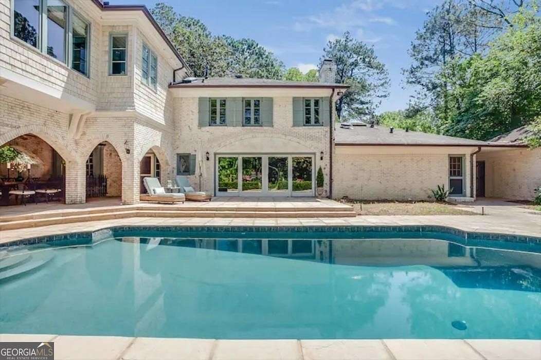 1.69 Acres of Land with Home for Lease in Atlanta, Georgia
