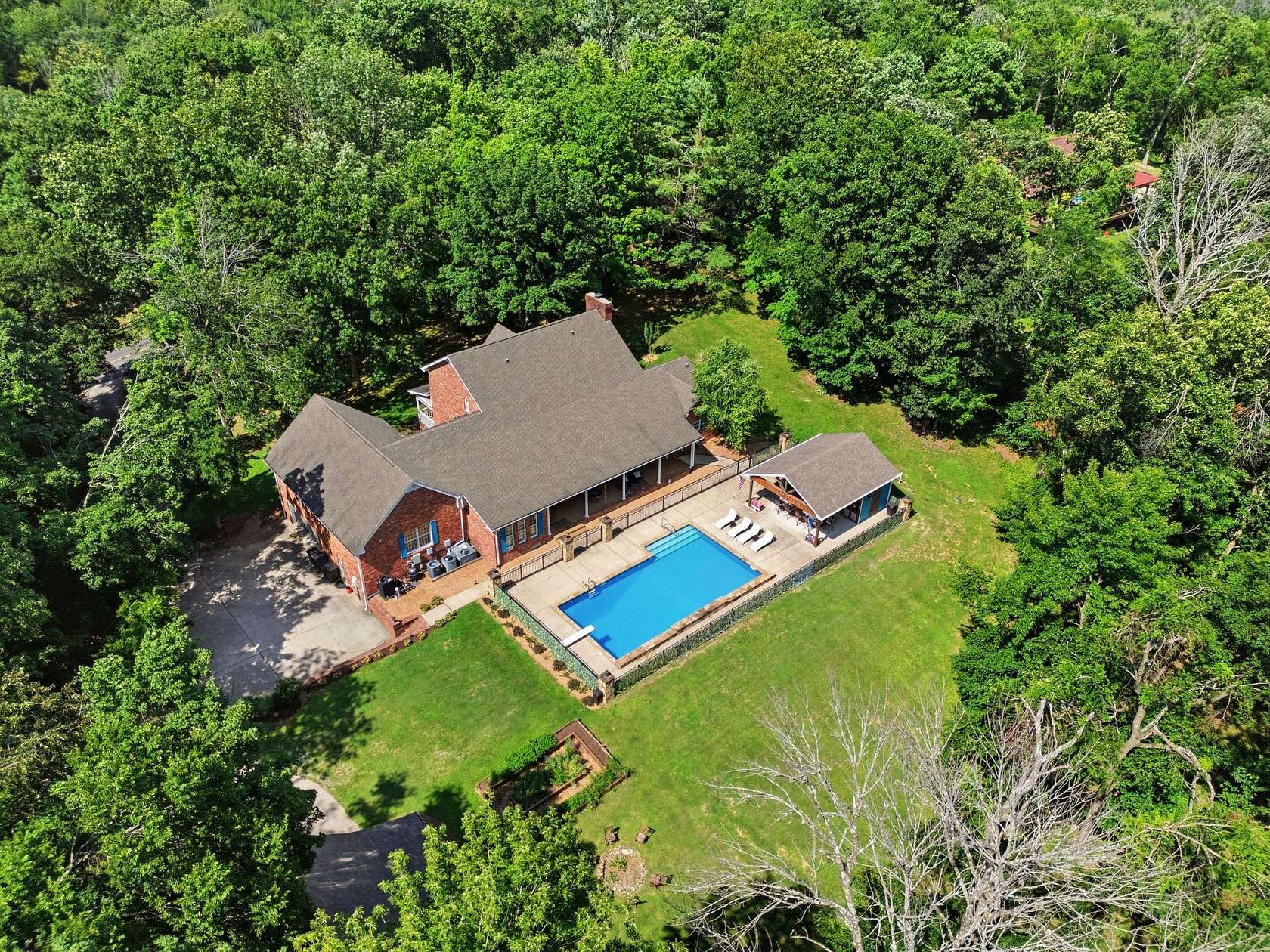 2.47 Acres of Land with Home for Sale in Hendersonville, Tennessee