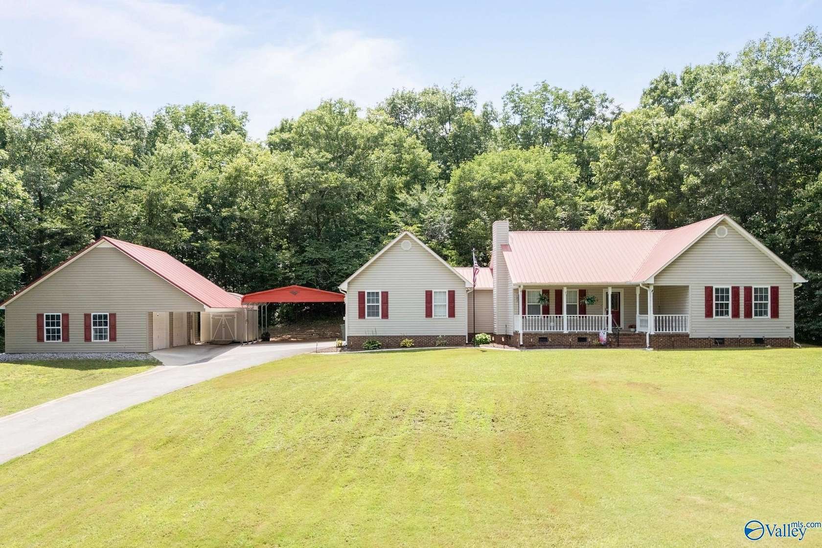 4 Acres of Land with Home for Sale in New Hope, Alabama