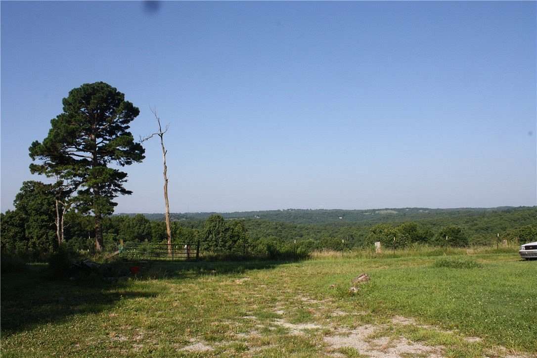 9.53 Acres of Land with Home for Sale in Yellville, Arkansas