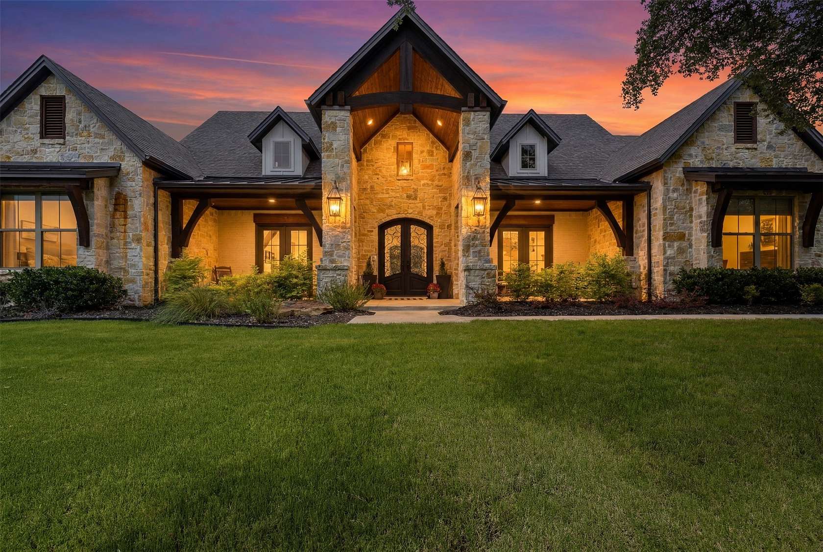 6 Acres of Land with Home for Sale in Aledo, Texas