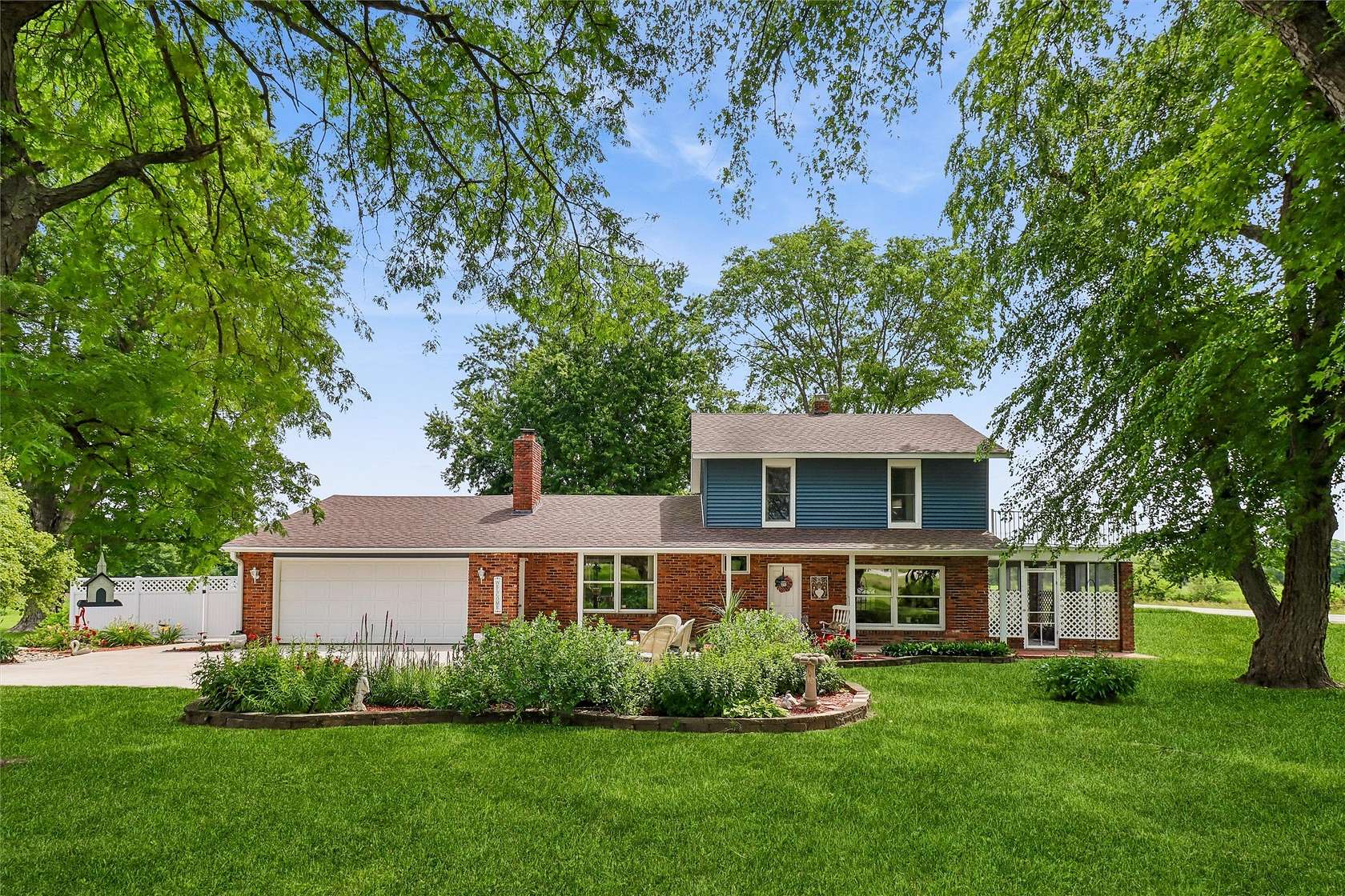 9 Acres of Land with Home for Sale in New Sharon, Iowa