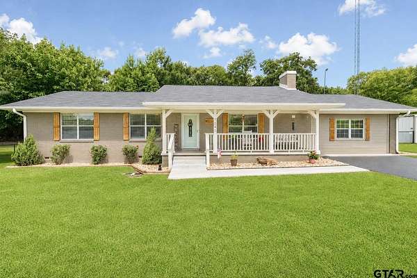 3.36 Acres of Land with Home for Sale in Athens, Texas
