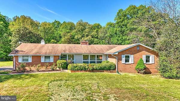 10 Acres of Land with Home for Lease in Nokesville, Virginia