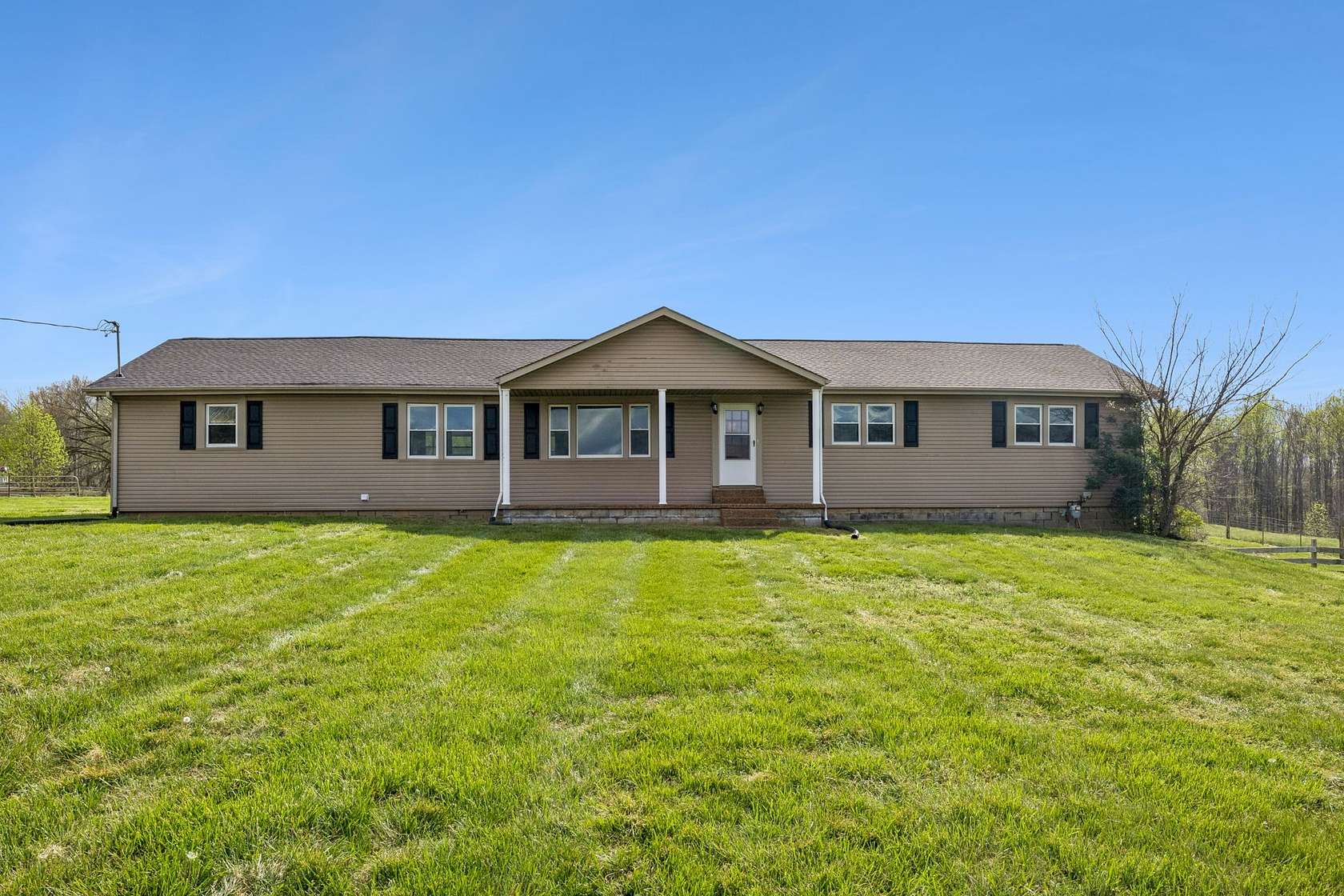 1.5 Acres of Land with Home for Sale in Charlotte, Tennessee